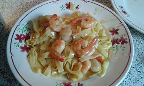 Tagliatelles aux Saint Jacques et crevettes