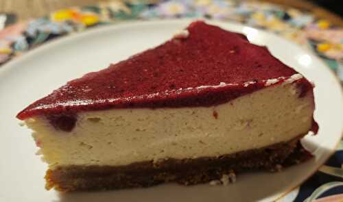 Cheesecake aux Spéculoos et glaçage fruits rouges