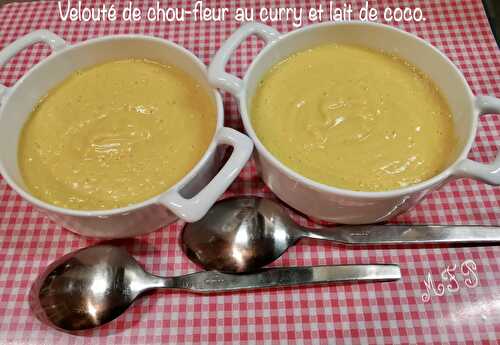 Velouté de chou-fleur au curry et lait de coco