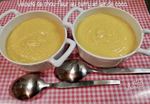 Velouté de chou-fleur au curry et lait de coco