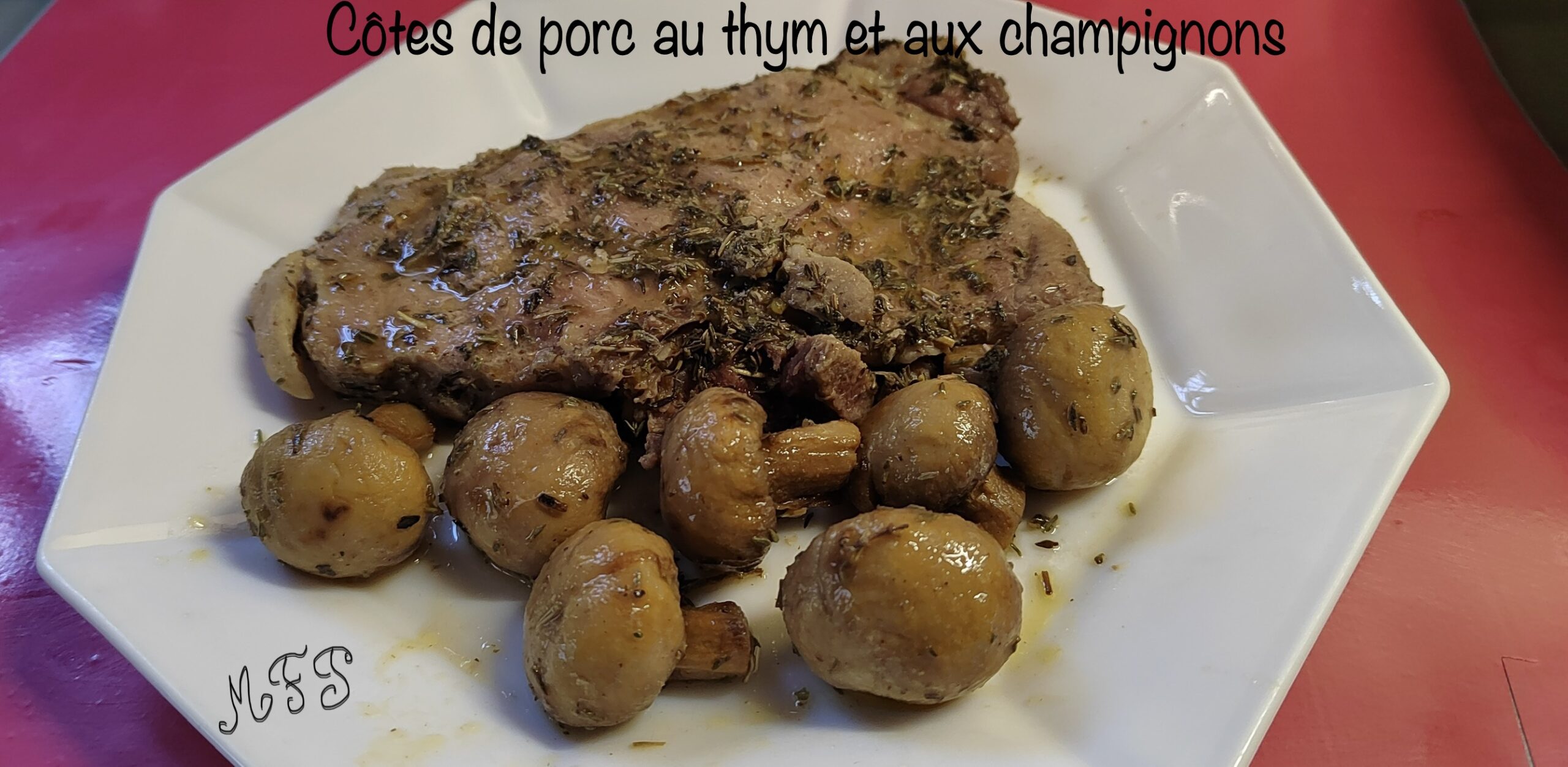 Côtes de porc au thym et aux champignons