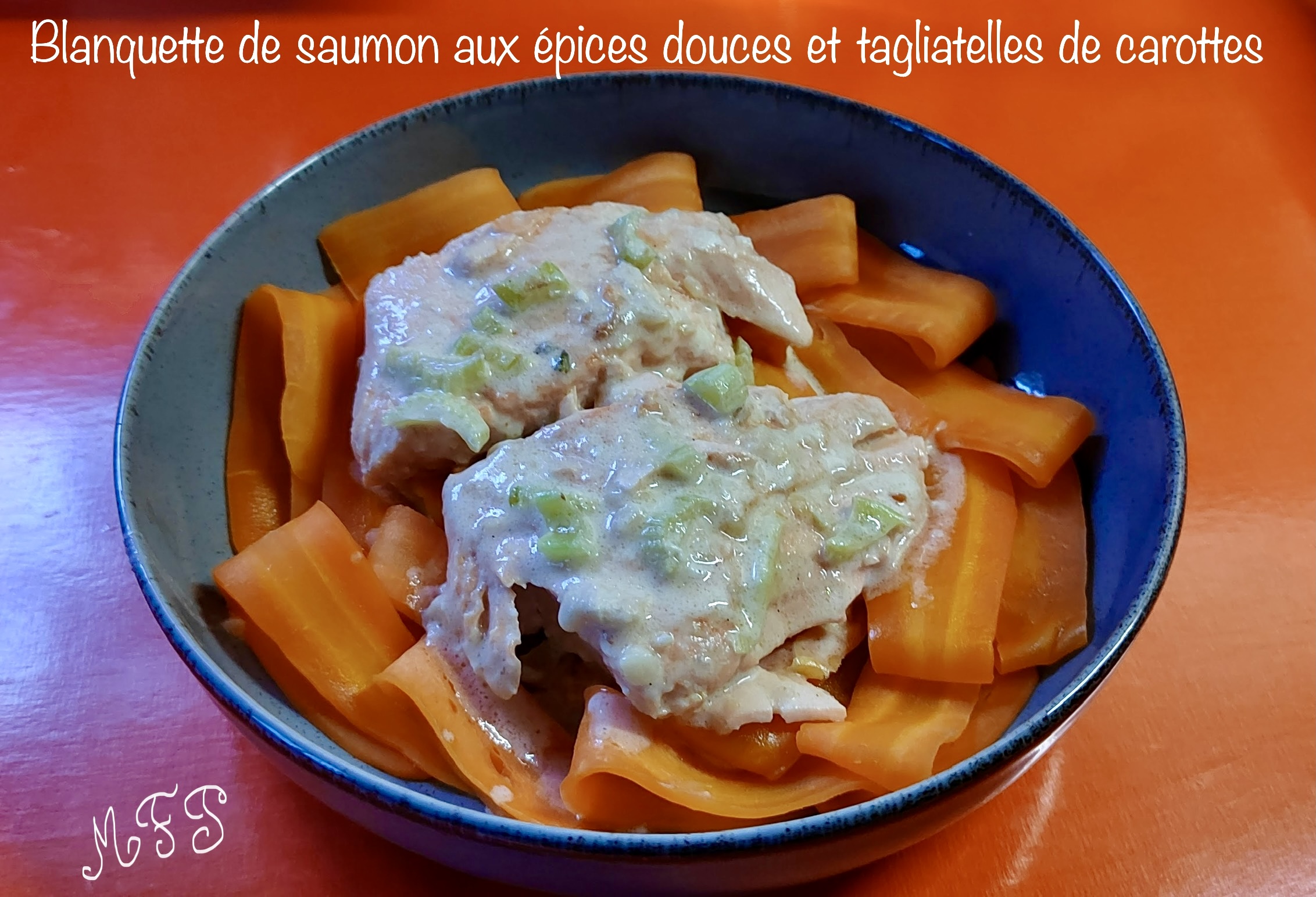 Blanquette de saumon sauce aux épices douces et tagliatelles de carottes