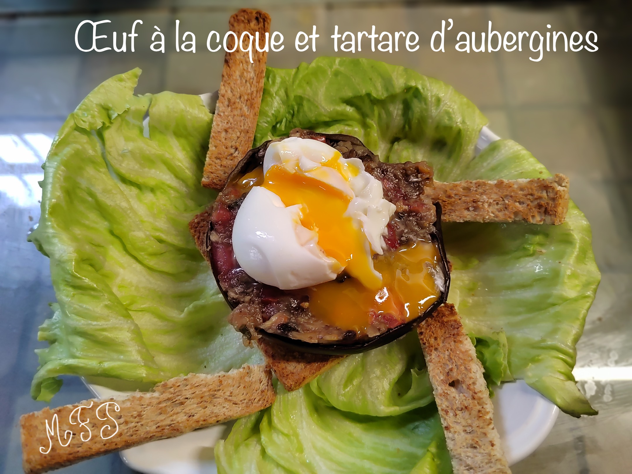 Œuf à la coque et tartare d’aubergine