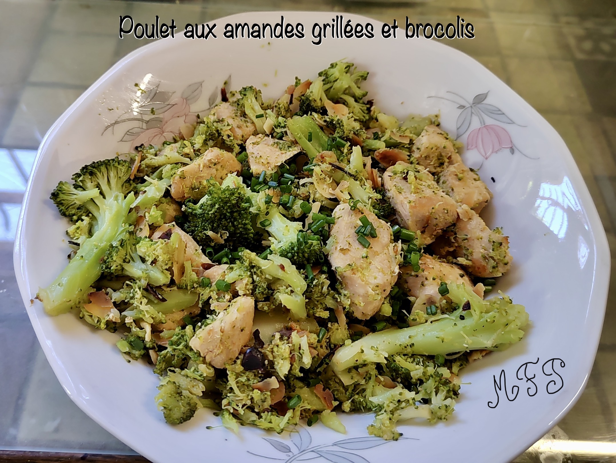 Poulet aux amandes grillées et brocolis