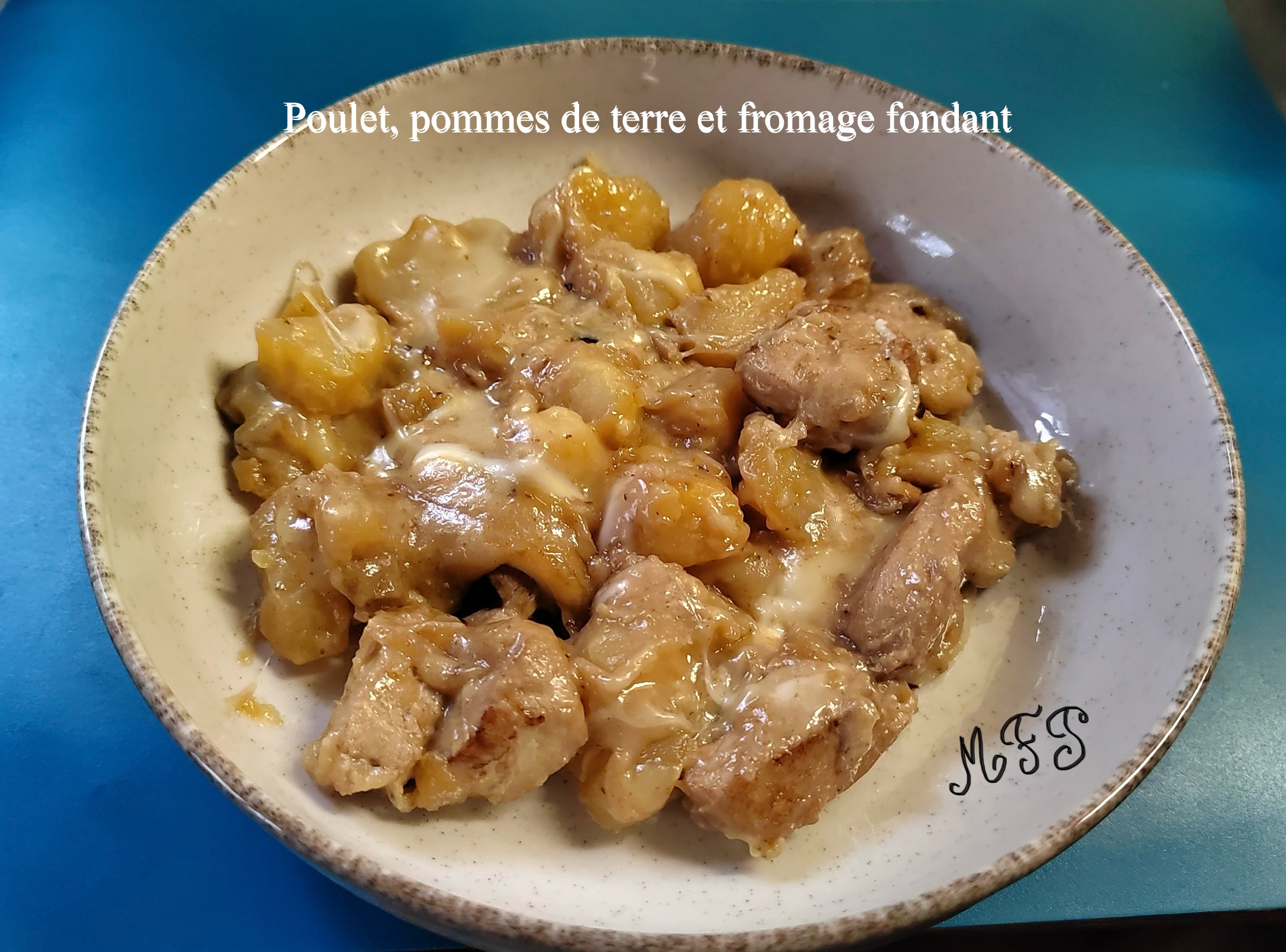 Poulet, pommes de terre et fromage fondant