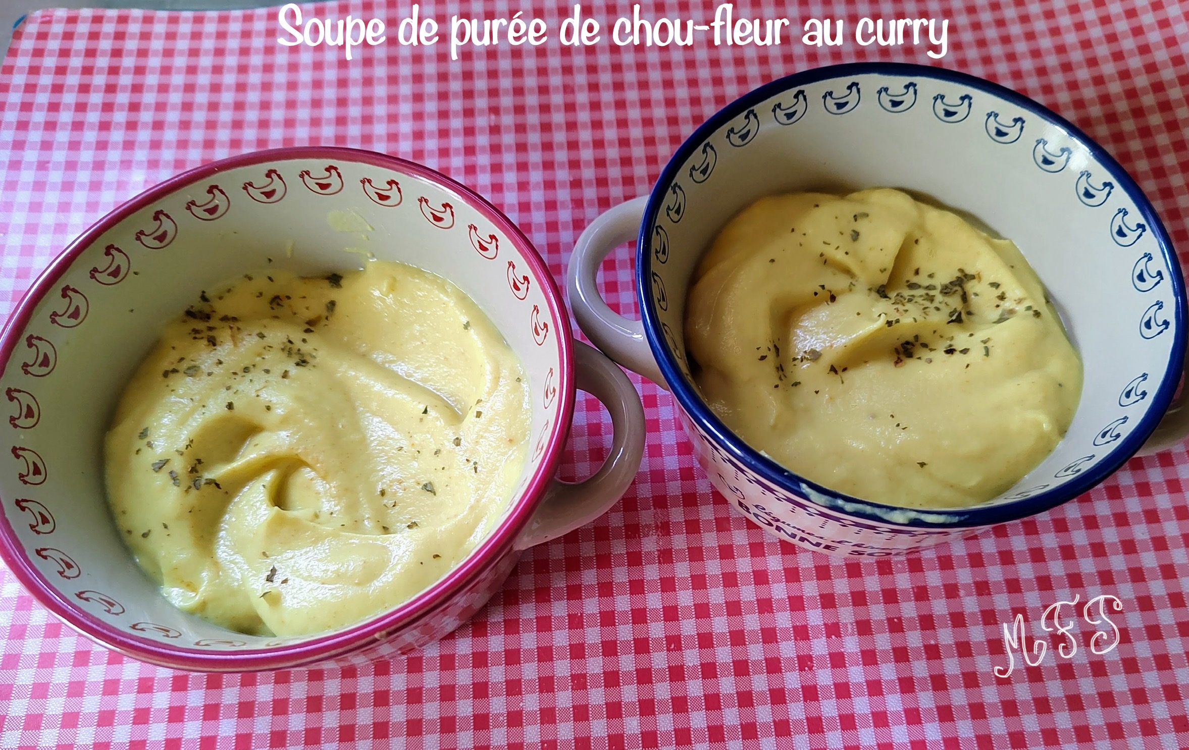 Soupe de purée de chou-fleur au curry