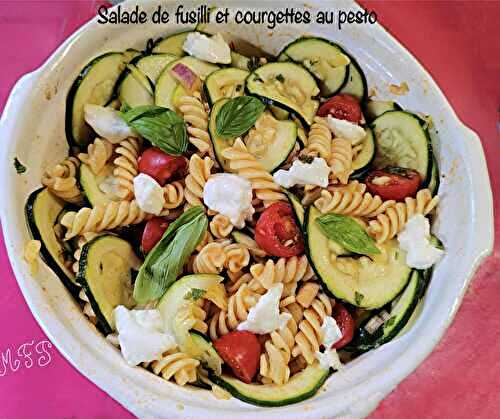 Salade de fusilli et courgettes au pesto