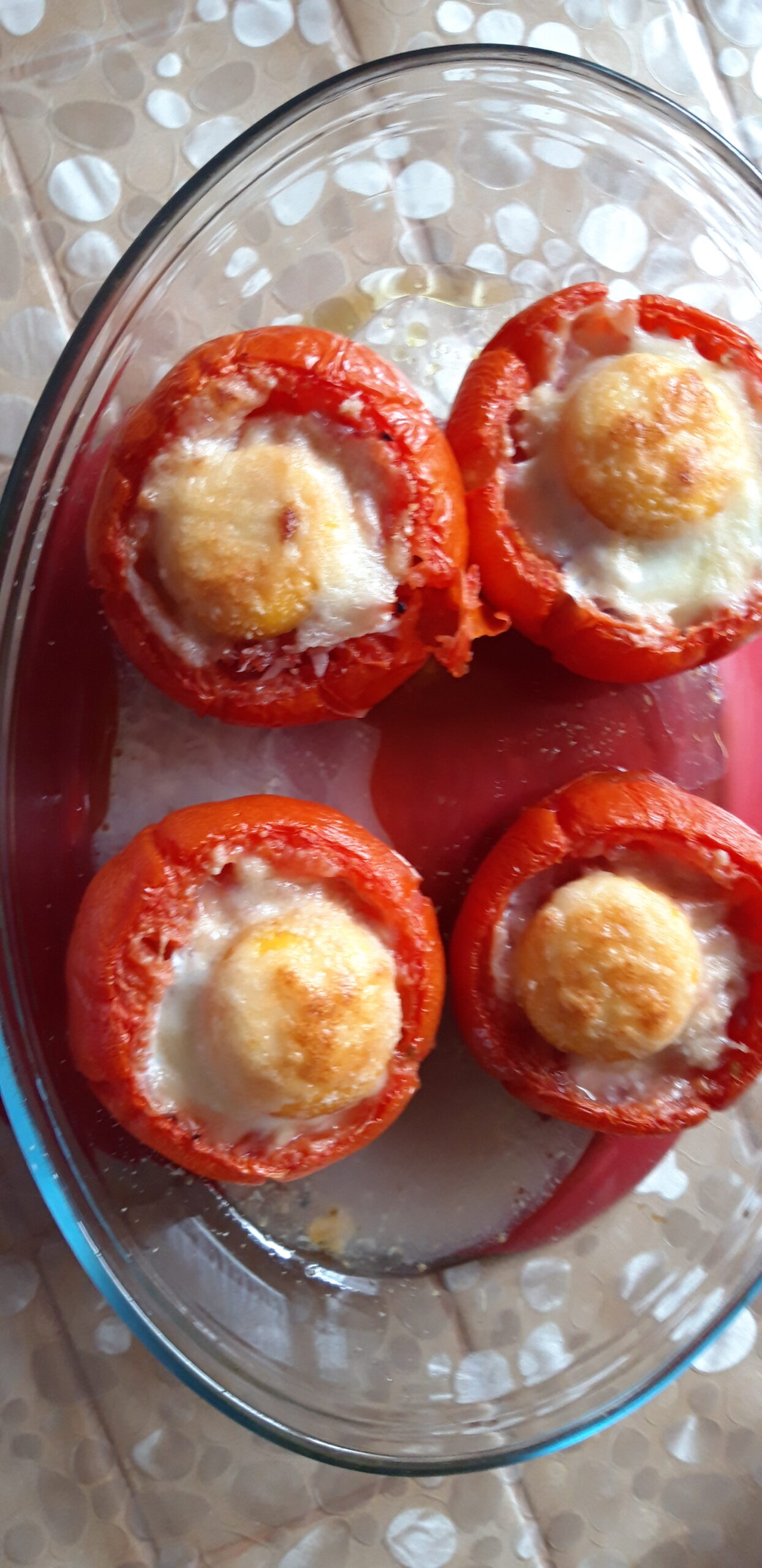 Tomates farcies au jambon/œuf/mozzarella