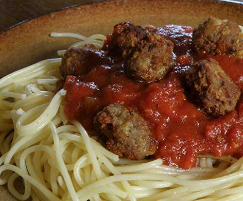 Pâtes et boulette à la bolognaise simple