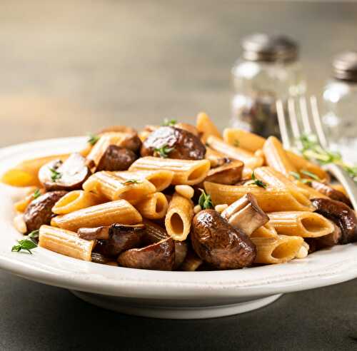 Penne aux champignons et pignons de pin