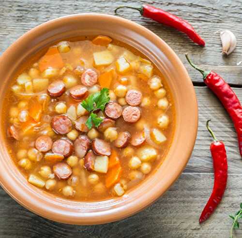 Soupe de pois chiches et saucisses fumées