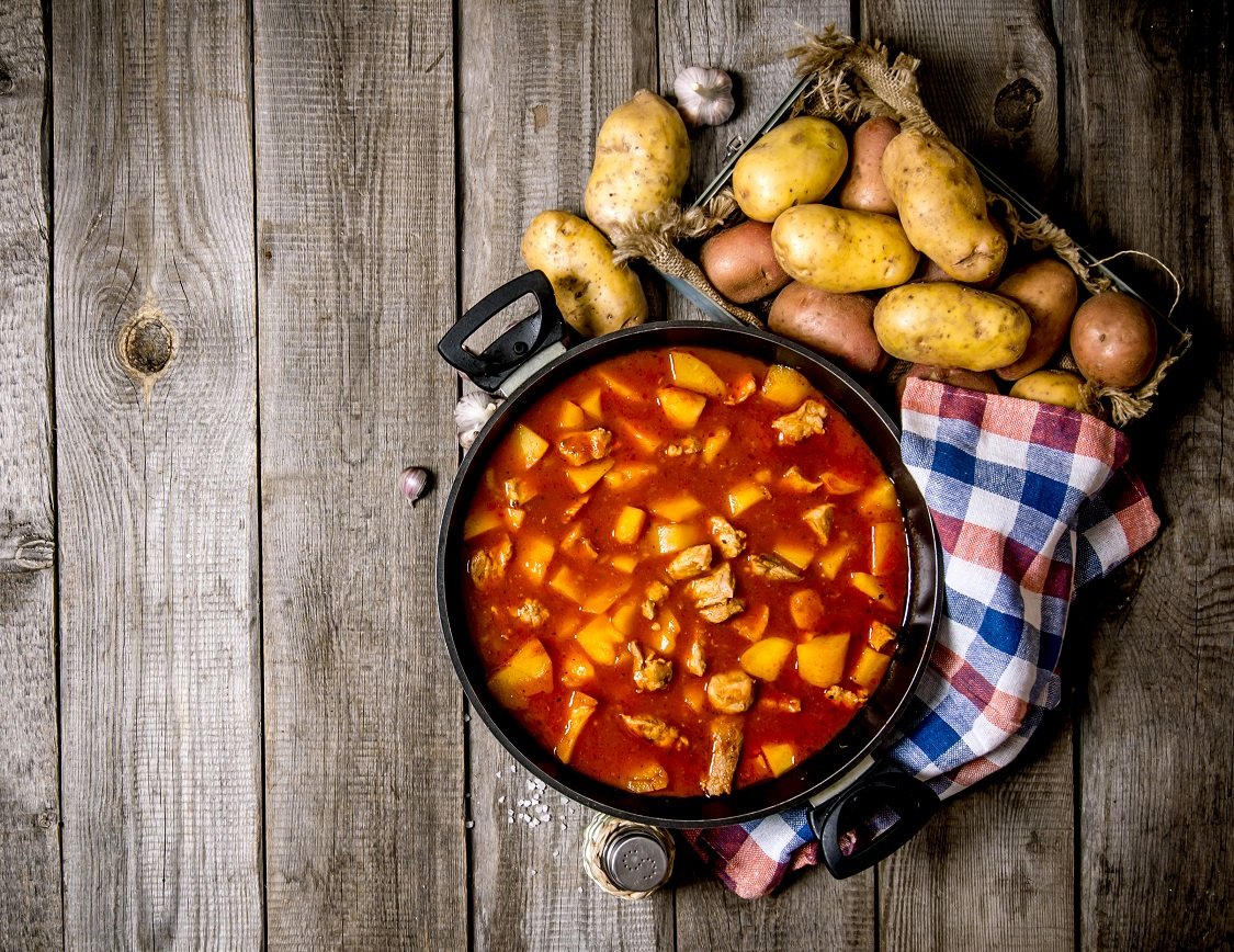 Pommes de terre épicées aux poivrons rouges et porc au multicuiseur Moulinex