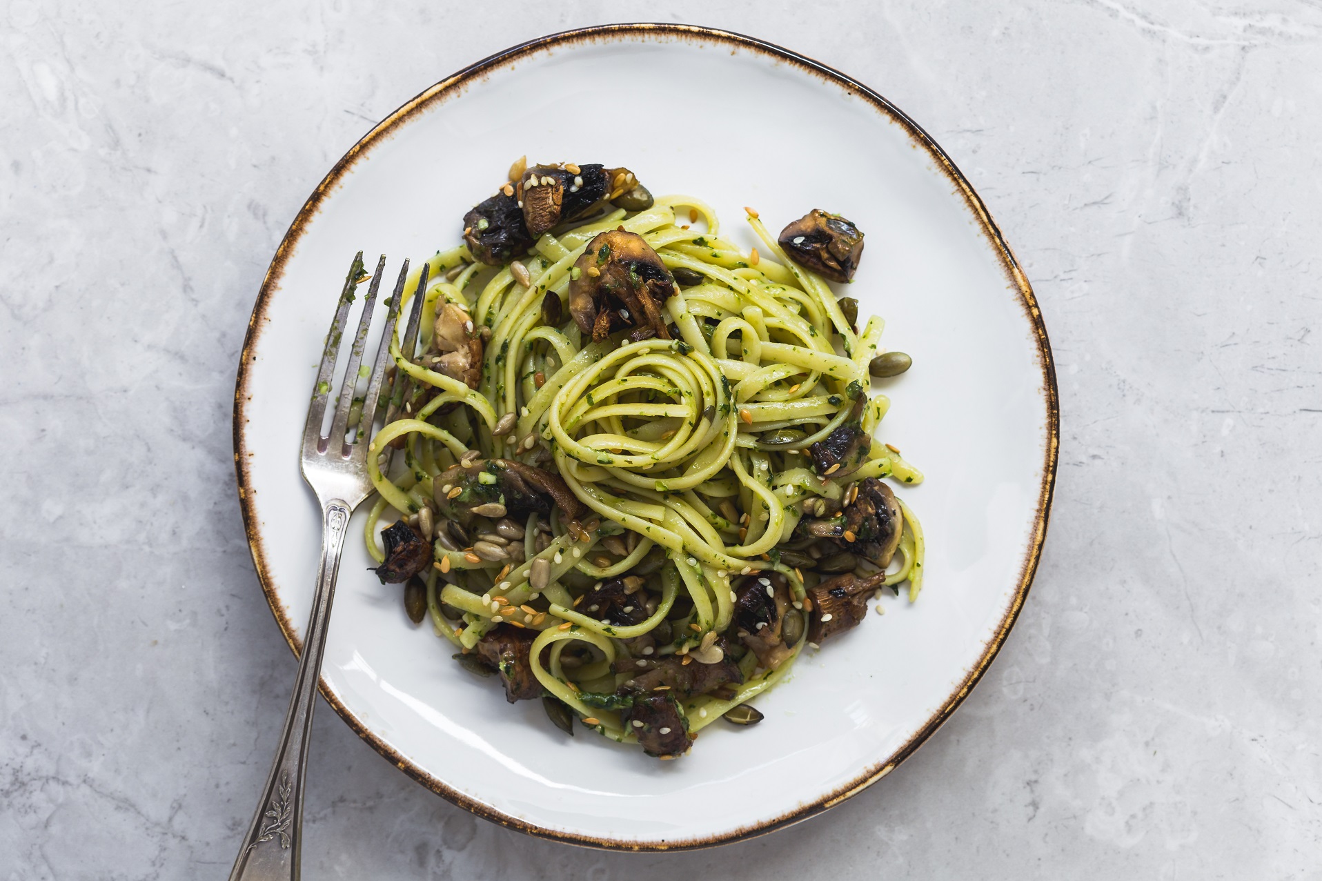 Spaghettis au basilic, crème et champignons de Paris au cookéo