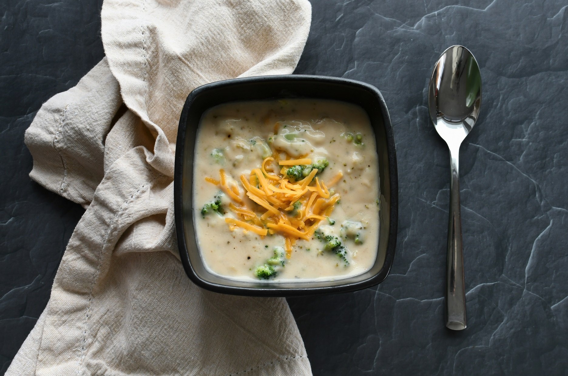 Soupe Keto au Brocoli et Fromage Cheddar à l'autocuiseur cookéo