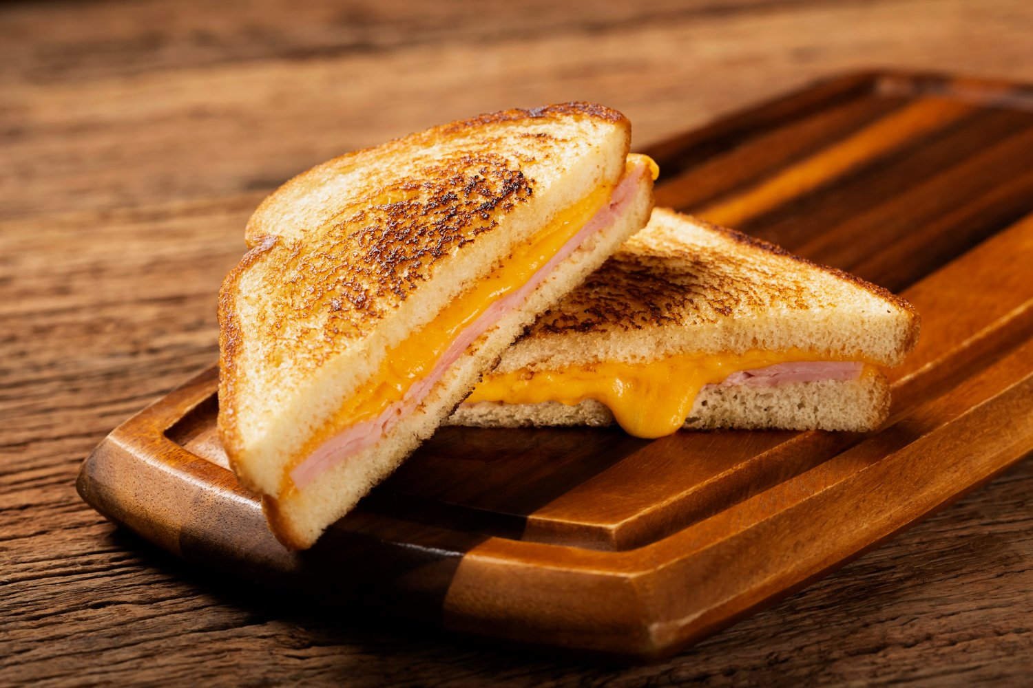 Cuir un Croque Monsieur au Cheddar avec l’Extra Crisp au multicuiseur cookéo