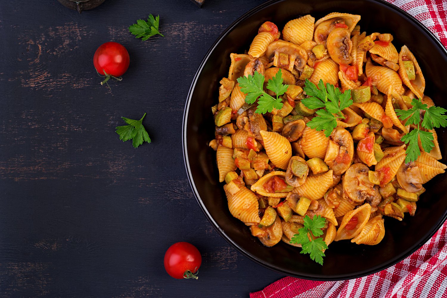 Coquilles de pâtes italiennes aux légumes en sauce tomate au robot multi-cuiseur cookéo