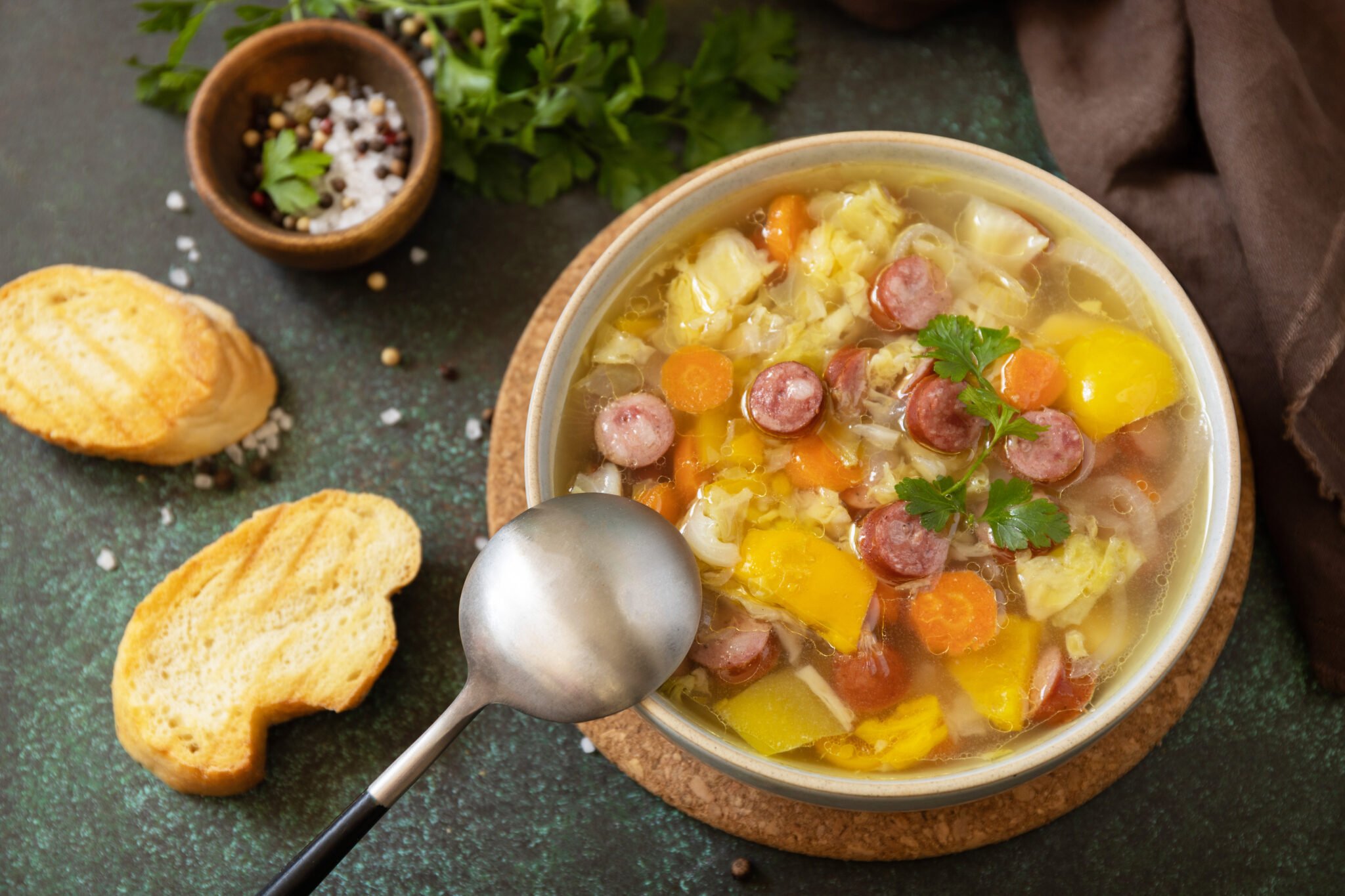 Soupe Traditionnelle Tchèque au Chou et à la Saucisse – Zelnacka Cuisinée à l'autocuiseur cookéo