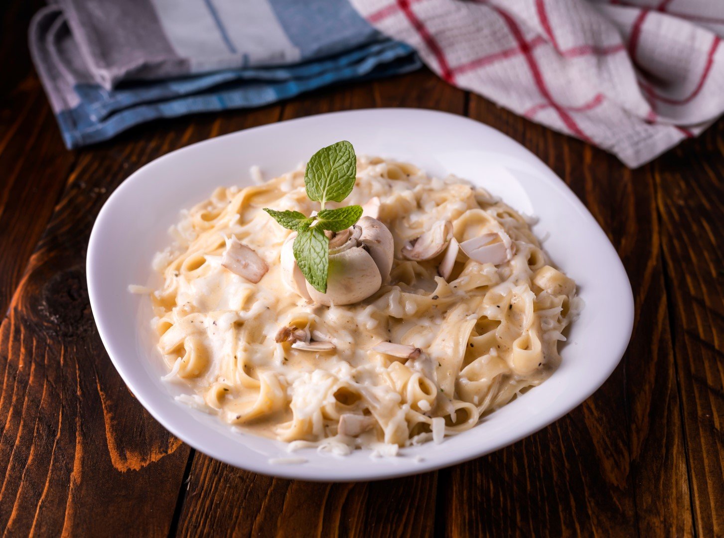 Fettuccine aux Champignons et à la Crème d’Ail à l'autocuiseur cookéo