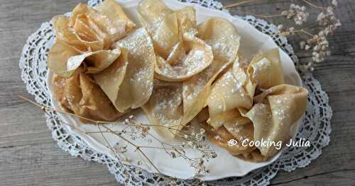 AUMÔNIÈRES DE CRÊPES AUX POIRES ET CARAMEL AU BEURRE SALÉ