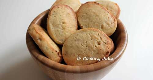 BISCUITS APÉRITIF MOELLEUX AU CHÈVRE ET AU THYM 