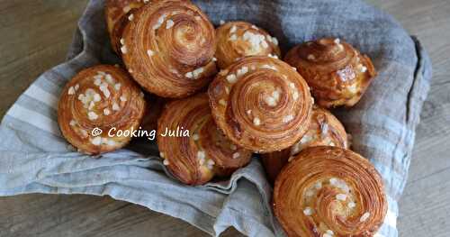 BRIOCHETTES FEUILLETÉES AU SUCRE PERLÉ 