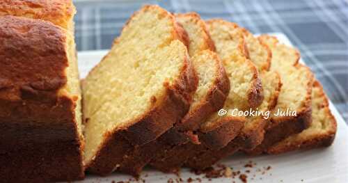 CAKE À LA CRÈME FRAÎCHE