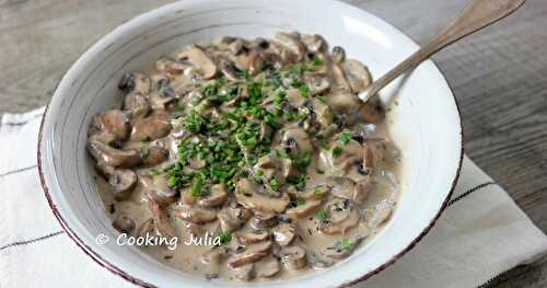 CHAMPIGNONS À LA CRÈME