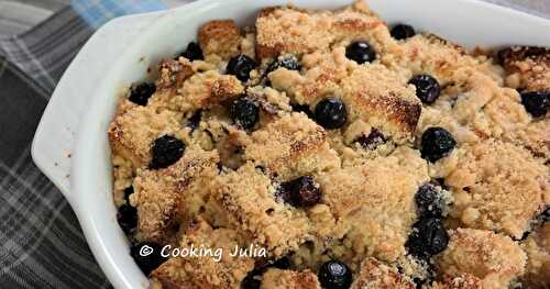 CRUMBLE DE PAIN PERDU AUX MYRTILLES