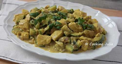 CURRY DE POULET AUX COURGETTES SAUCE CACAHUÈTE