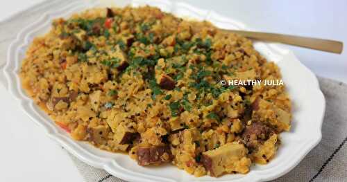 CURRY DE TOFU FUMÉ AU QUINOA ET LENTILLES CORAIL