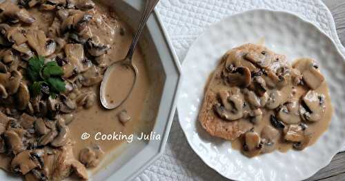 ESCALOPES DE VEAU À LA CRÈME ET AUX CHAMPIGNONS 