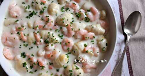 GNOCCHI AUX CREVETTES, SAUCE À L'AIL ET AU PARMESAN 