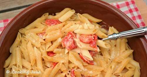 PÂTES À LA SAUCE AUX TOMATES CERISES ET PARMESAN