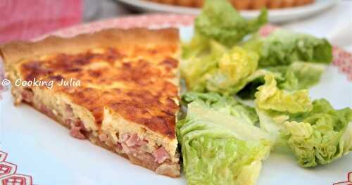 QUICHE AUX LARDONS, OIGNONS ET FROMAGE