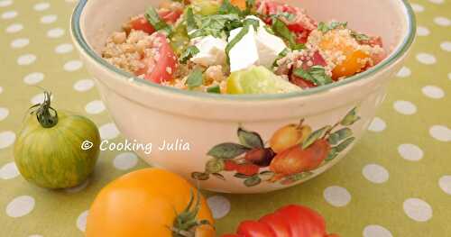 SALADE DE TOMATES AU QUINOA, POIS CHICHES ET FETA