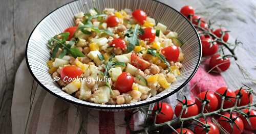 SALADE PROTÉINÉE DE POIS CHICHES ET QUINOA AUX CRUDITÉS