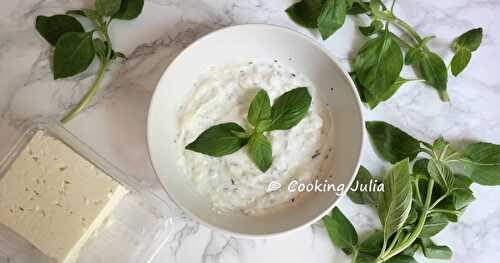 SAUCE LÉGÈRE À LA FETA ET AU BASILIC 