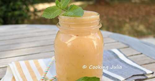 SMOOTHIE AUX FRUITS JAUNES ET LAIT DE COCO