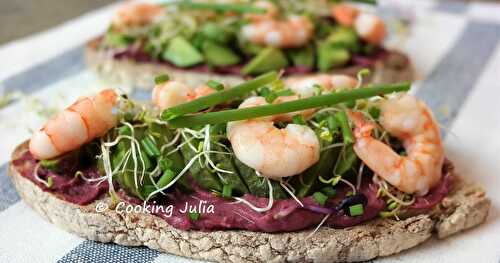 SMØRREBRØD AU HOUMOUS, CREVETTES ET AVOCAT