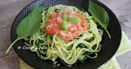 SPAGHETTI DE COURGETTE CRUE À LA NAPOLITAINE 