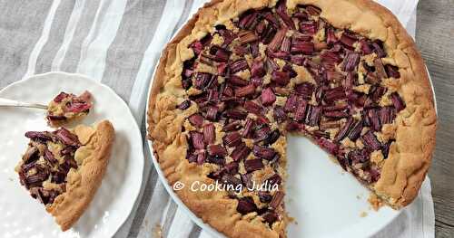 TARTE À LA RHUBARBE ET À LA CRÈME D'AMANDE