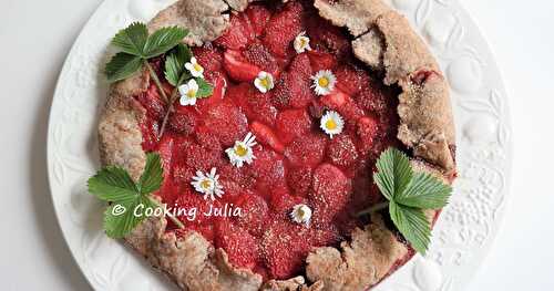 TARTE RUSTIQUE AUX FRAISES, PÂTE À LA NOISETTE 