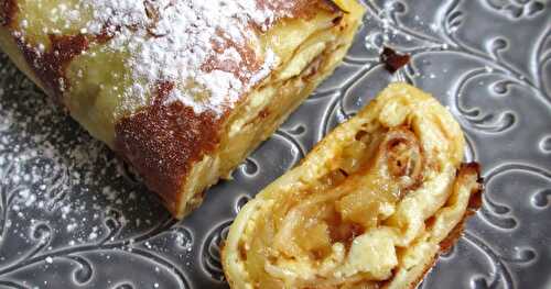 CRÊPE GÉANTE ROULÉE AUX POMMES ET CARAMEL BEURRE SALÉ