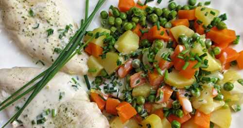 FILETS DE POULET ET LEUR JARDINIÈRE DE LÉGUMES