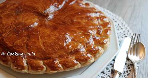 GALETTE DES ROIS CLASSIQUE À LA CRÈME D'AMANDE 