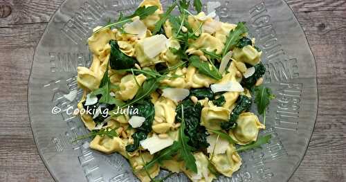 TORTELLINIS AUX ÉPINARDS, AIL ET ROQUETTE 