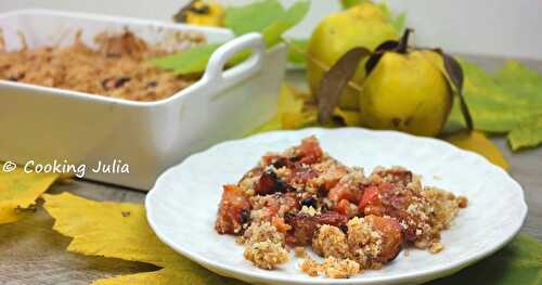 CRUMBLE DE COINGS AUX NOISETTES