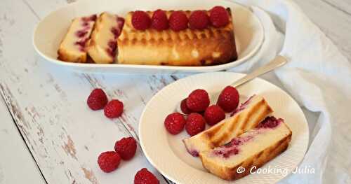 CAKE À LA SEMOULE, AU FROMAGE BLANC ET AUX FRAMBOISES