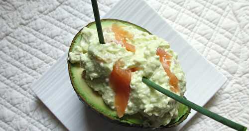 AVOCAT AU COTTAGE CHEESE ET AU SAUMON FUME