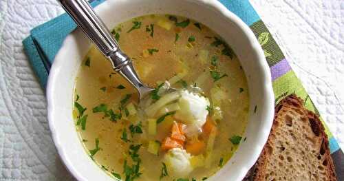 BOUILLON DE LÉGUMES AUX RAVIOLES